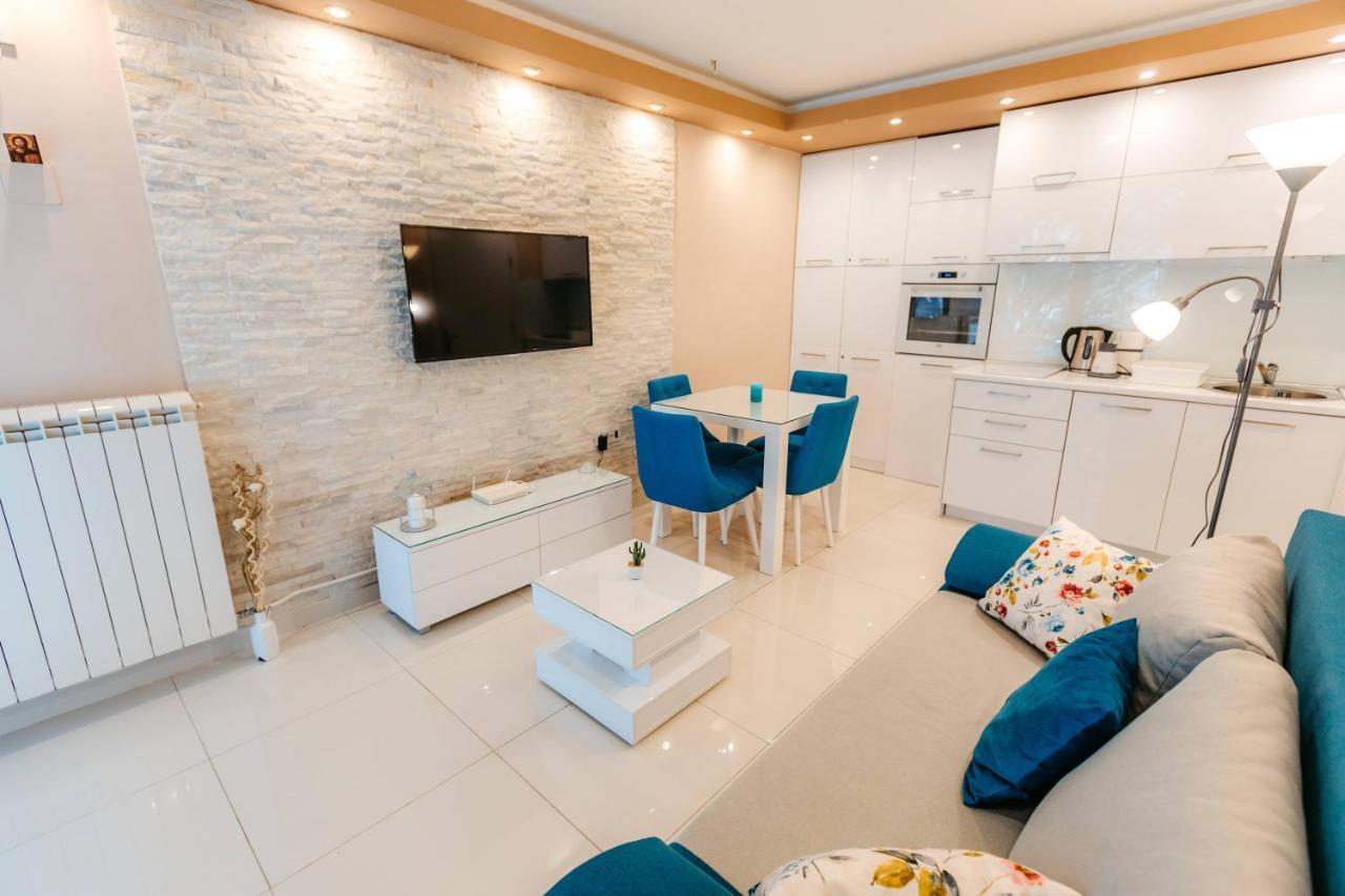 Turist Apartment Ni Esterno foto
